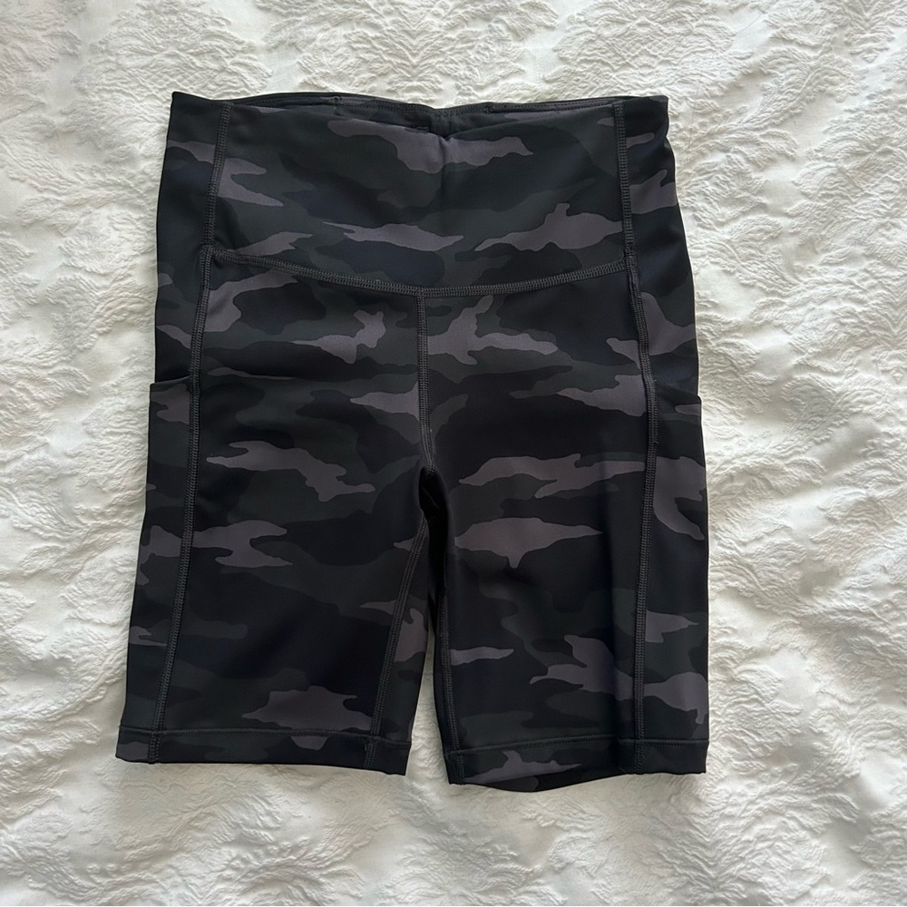 ATHLETA camo biker shorts xs